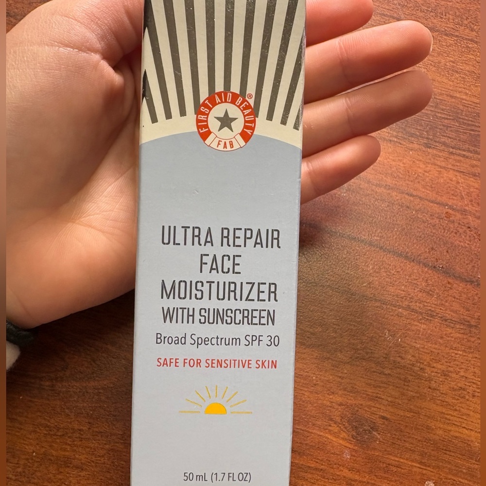 First aid beauty moisturizer with sunscreen